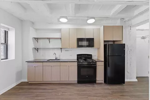 5718 N Winthrop Ave, Chicago, IL 60660