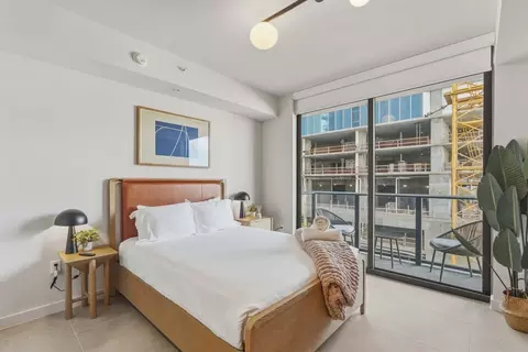 11 NE 6th St, Miami, FL 33132