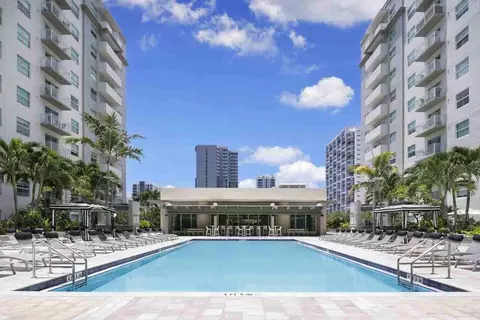 50 SW 10th St, Miami, FL 33130 photo 18