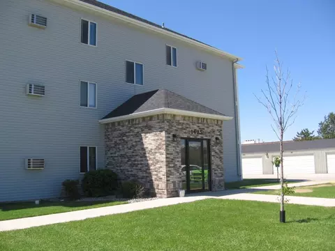 1435 33rd St S, Fargo, ND 58103