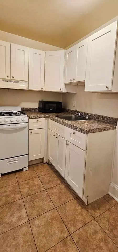 909 W University Pkwy, Baltimore, MD 21210