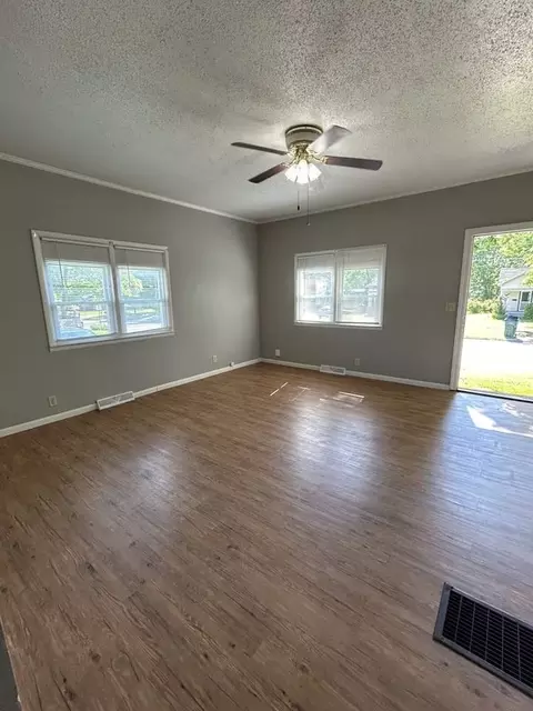 121 W Jackson St, Pittsburg, KS 66762