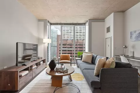 215 W Lake St, Chicago, IL 60606