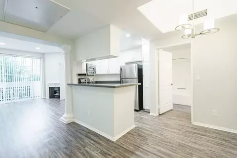 114 N Doheny Dr, Los Angeles, CA 90048
