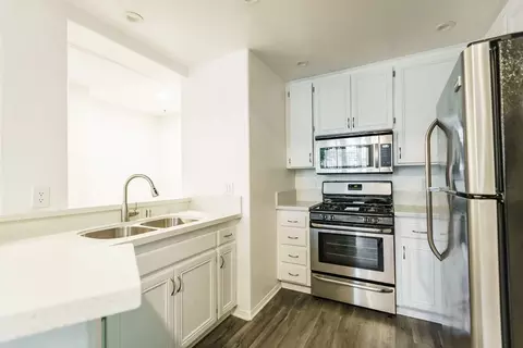 114 N Doheny Dr, Los Angeles, CA 90048
