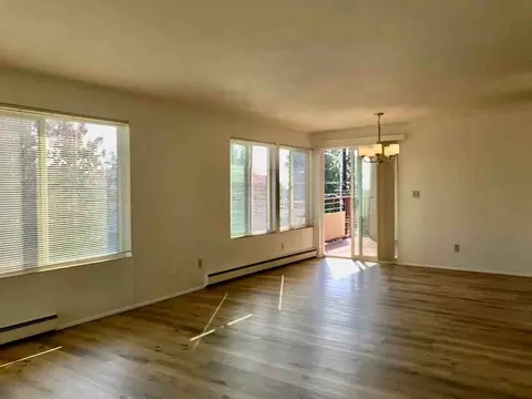 465 N 43rd St, Seattle, WA 98103