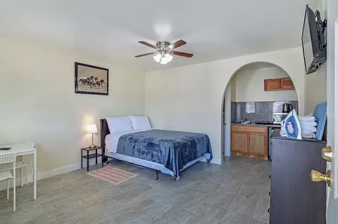4905 W Adams Blvd, Los Angeles, CA 90016