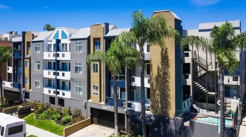 11473 Riverside Dr, Los Angeles, CA 91602