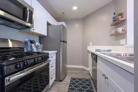 11473 Riverside Dr, Los Angeles, CA 91602