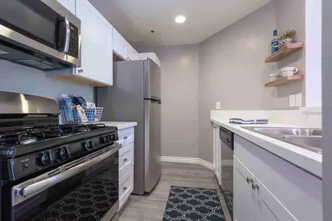 11473 Riverside Dr, Los Angeles, CA 91602