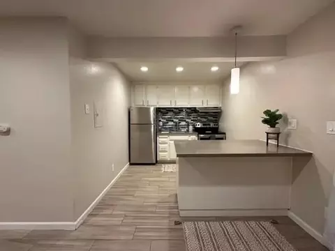 2400 Q St, Sacramento, CA 95816