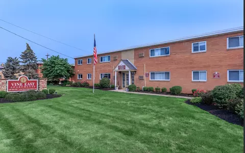 33201 Vine St, Willowick, OH 44095