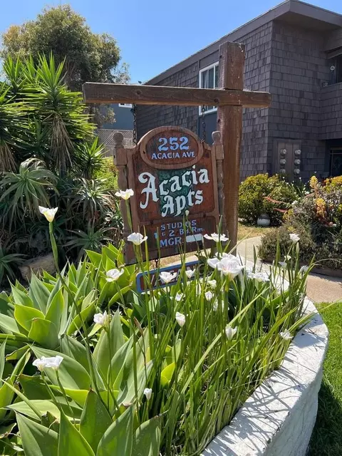 252 Acacia Ave, Carlsbad, CA 92008