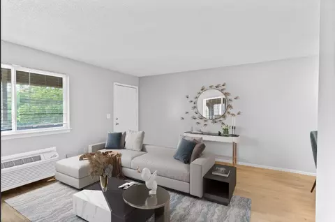 515 S Clairborne Rd, Olathe, KS 66062