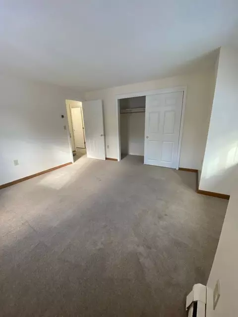 2 Dugout Rd, Hudson, NH 03051