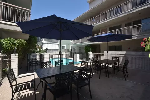 11255 Camarillo St, Los Angeles, CA 91602