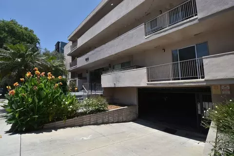 11255 Camarillo St, Los Angeles, CA 91602