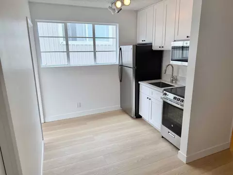 1436 Loma Dr, Hermosa Beach, CA 90254