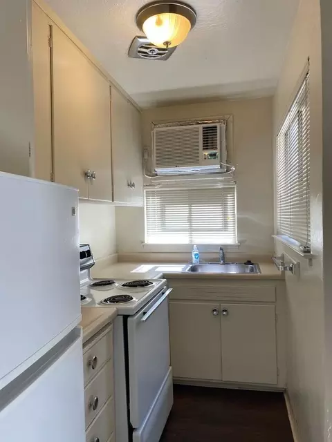 1726 H St, Sacramento, CA 95811