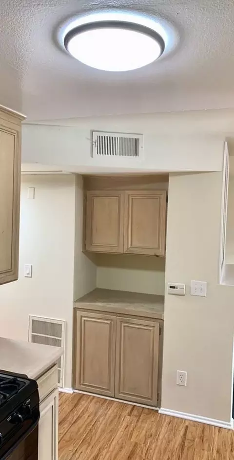 14309 Sylvan St, Van Nuys, CA 91401 photo 4
