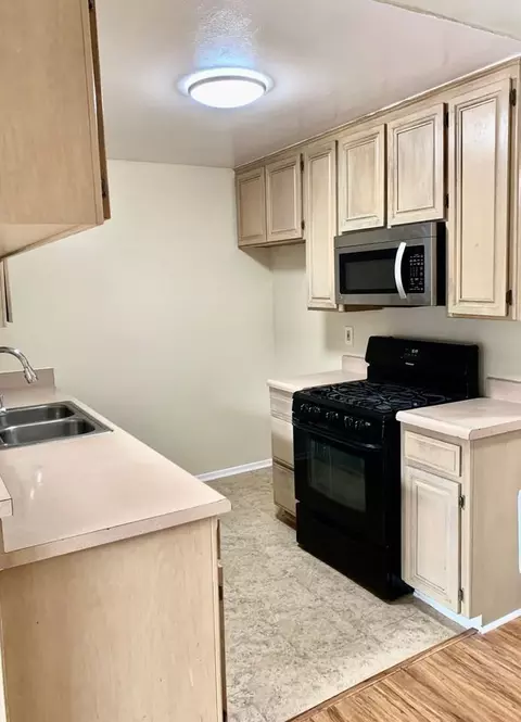 14309 Sylvan St, Van Nuys, CA 91401 photo 5