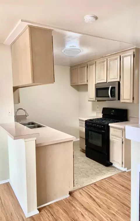 14309 Sylvan St, Van Nuys, CA 91401 photo 7