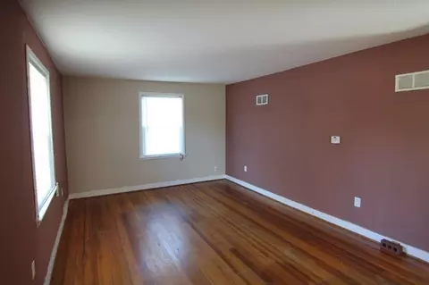 740 740 12 Sunset St, University Heights, IA 52246