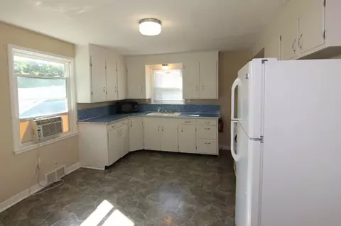 740 740 12 Sunset St, University Heights, IA 52246