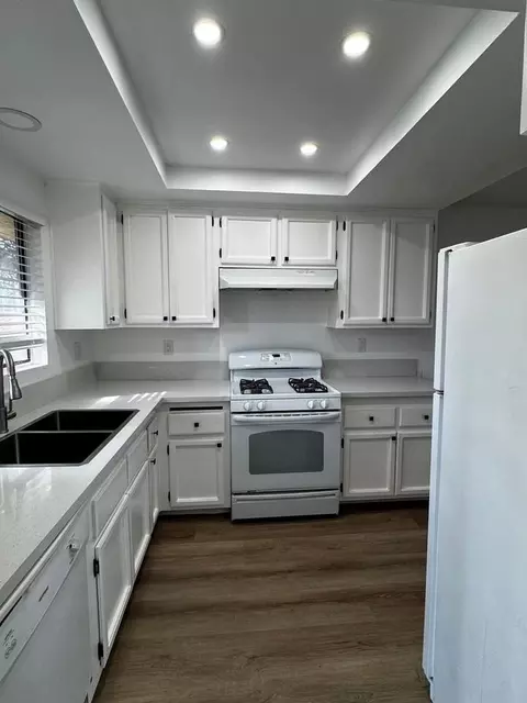 1995 Maple Ave, Costa Mesa, CA 92627