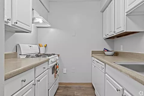 303 Effingham St, Portsmouth, VA 23704
