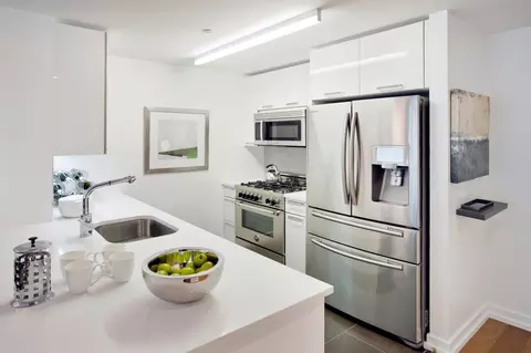 227 W 77th St, New York, NY 10024
