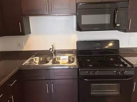 2529 W Fitch Ave, Chicago, IL 60645 photo 7
