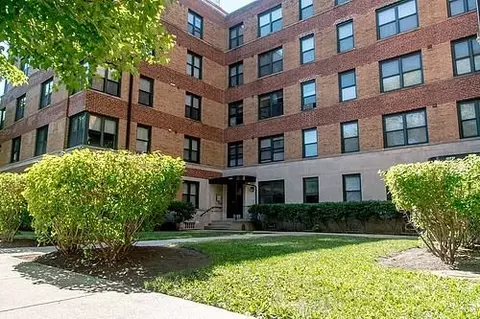 2529 W Fitch Ave, Chicago, IL 60645