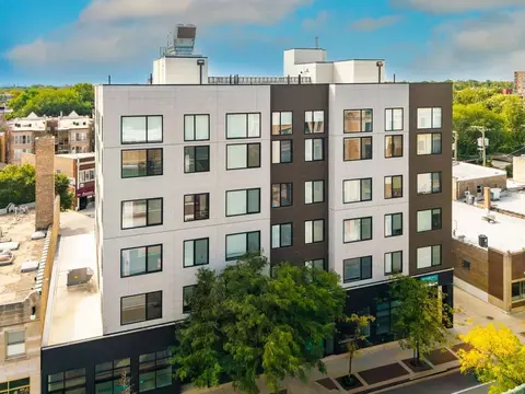 1531 W Howard St, Chicago, IL 60626