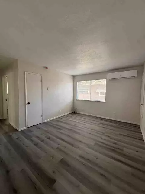 1514 V St, Sacramento, CA 95818