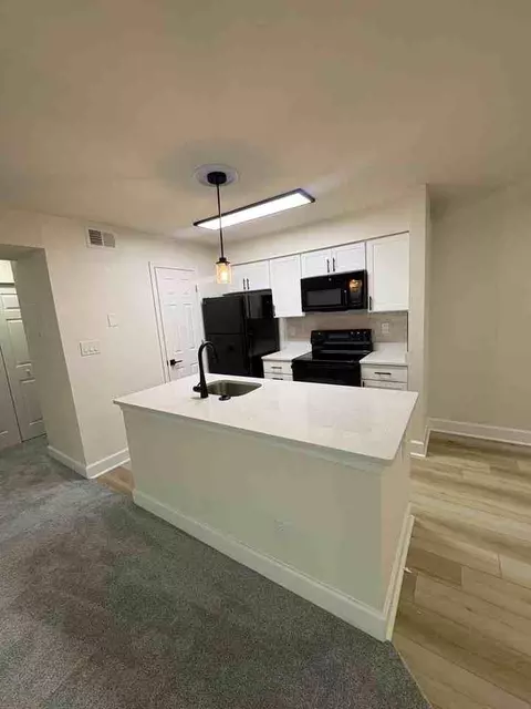 1000 Columbine Dr, Frederick, MD 21701