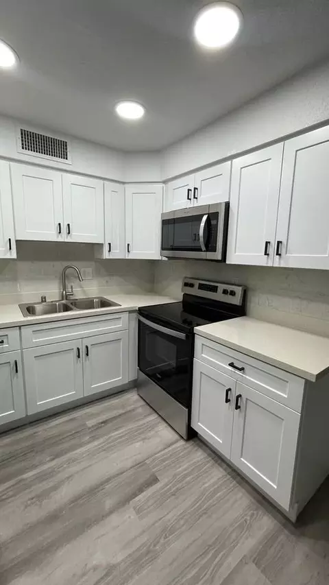 1800 Rexford Dr, Las Vegas, NV 89104