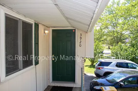 3920 Camelot Dr SE, Grand Rapids, MI 49546