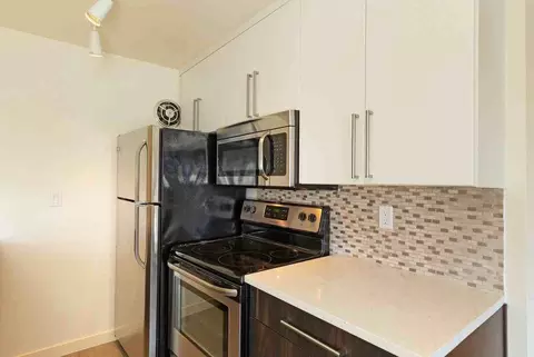 4427 5th Ave NE, Seattle, WA 98105