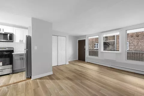 6832 S Crandon Ave, Chicago, IL 60649 photo 4