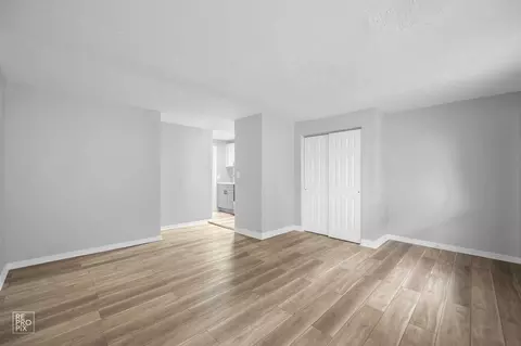 6832 S Crandon Ave, Chicago, IL 60649 photo 12