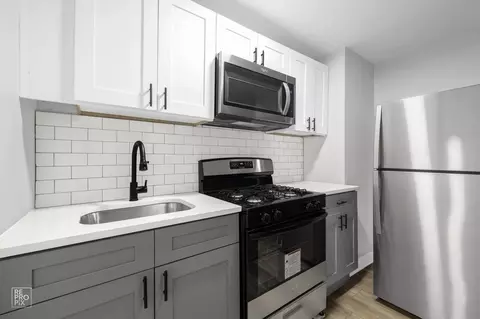 6832 S Crandon Ave, Chicago, IL 60649 photo 2