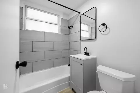 6832 S Crandon Ave, Chicago, IL 60649 photo 3