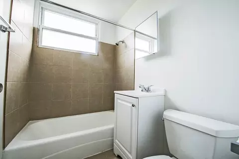 6832 S Crandon Ave, Chicago, IL 60649 photo 8