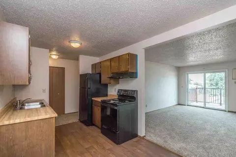 2068 Prairie Ave, Dickinson, ND 58601