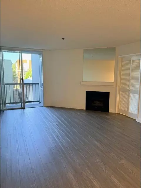 1425 N Sierra Bonita Ave, Los Angeles, CA 90046