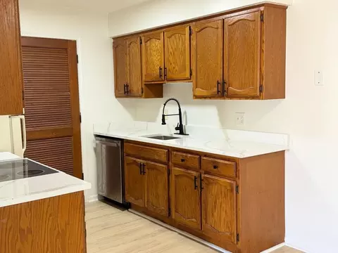 18600 E 14 Mile Rd, Fraser, MI 48026