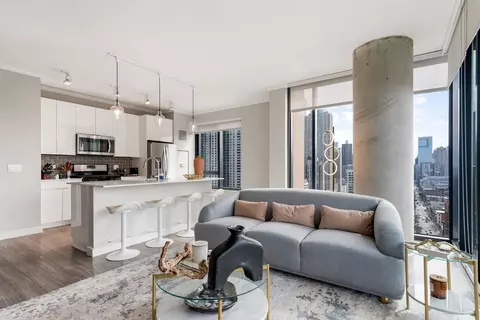 823 N Clark St, Chicago, IL 60610