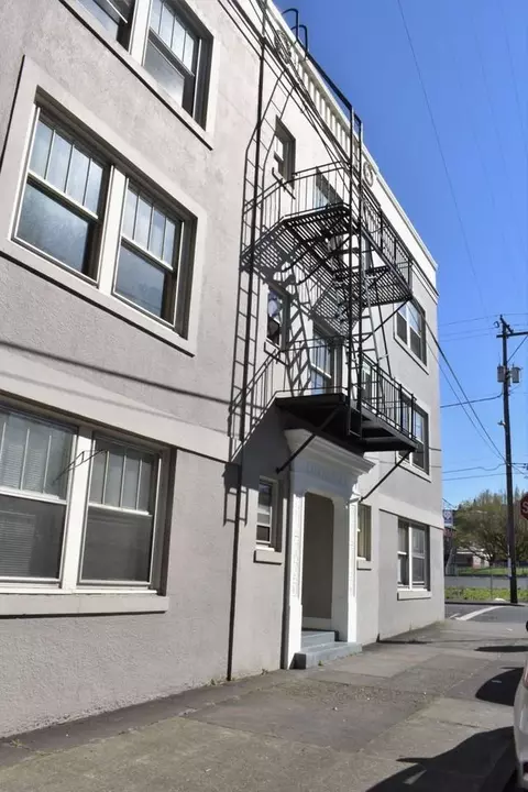 834 SW 15th Ave, Portland, OR 97205
