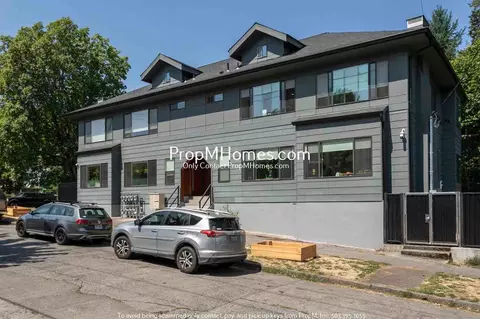 2809 SE Washington St, Portland, OR 97214